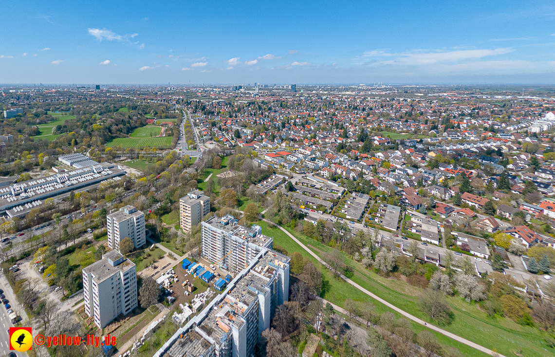 21.04.2023 - Baustelle Fassadensanierung am Karl-Marx-Ring 11-21 in Neuperlach